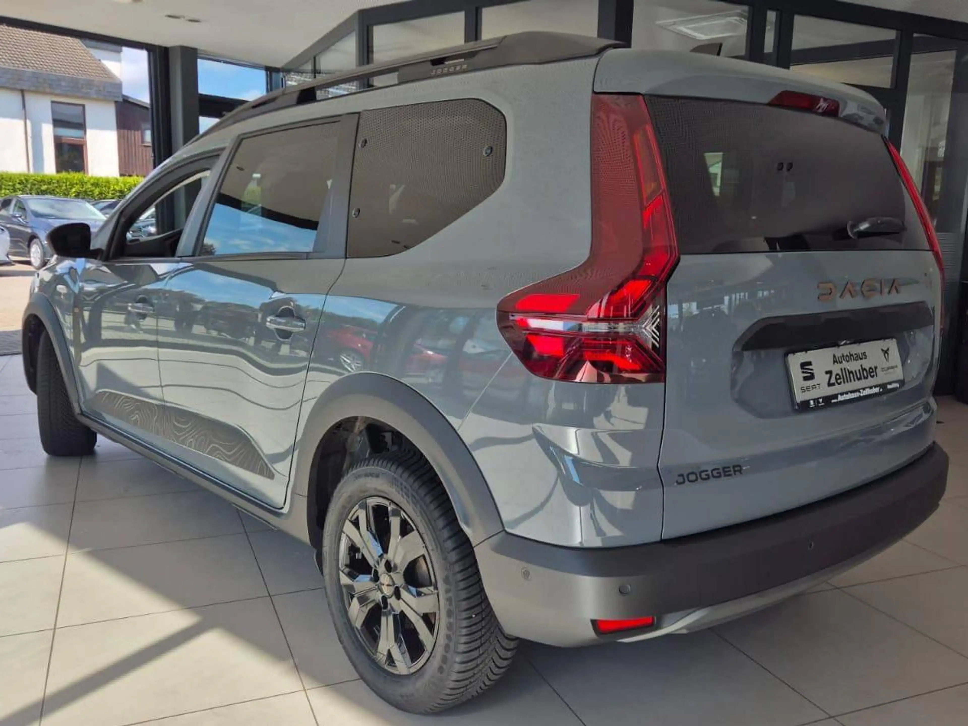 Dacia Jogger TCe 110 Extreme *7-Sitzer*Kamera*Navi* — photo 3