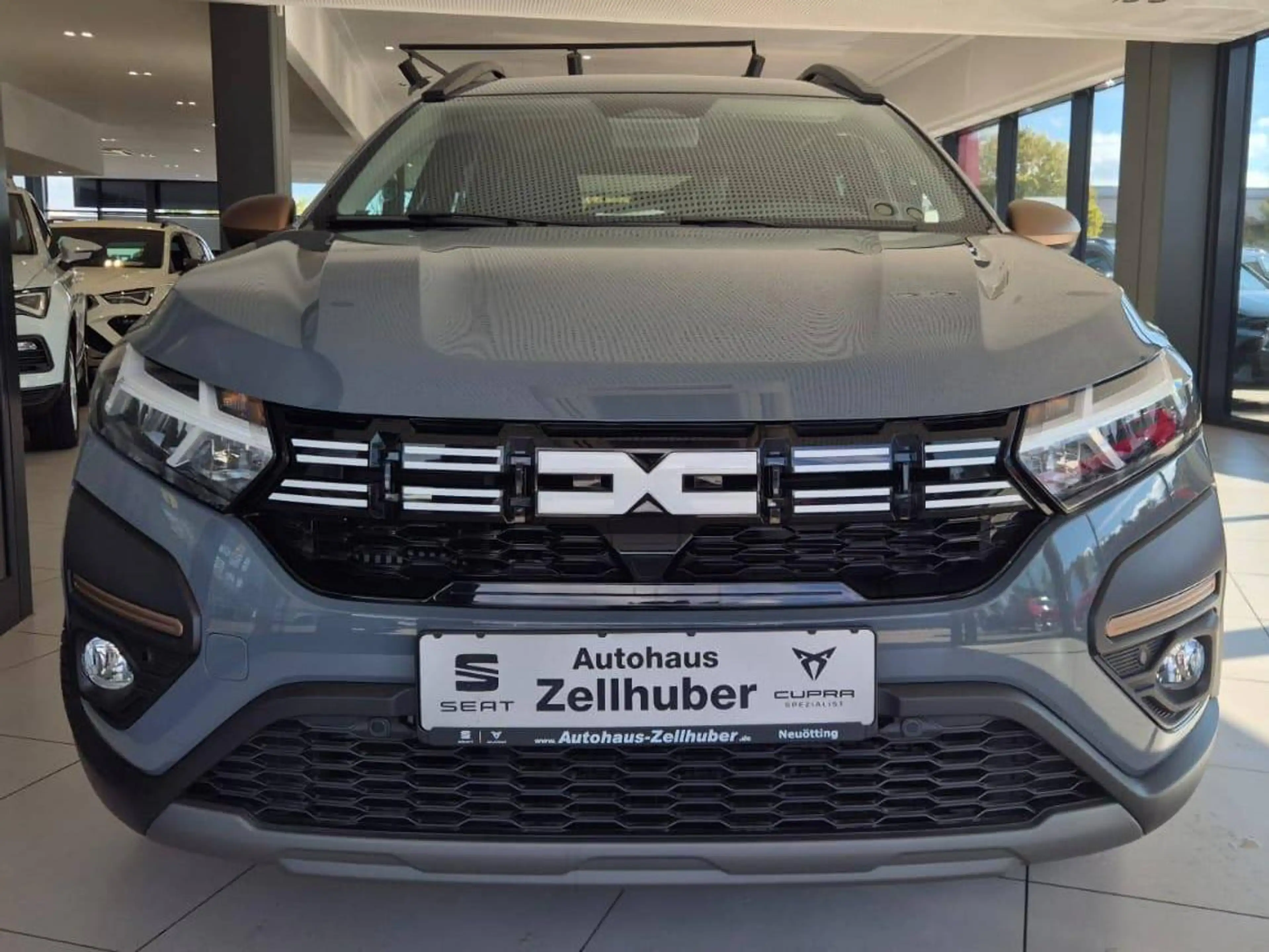 Dacia Jogger TCe 110 Extreme *7-Sitzer*Kamera*Navi* — photo 2