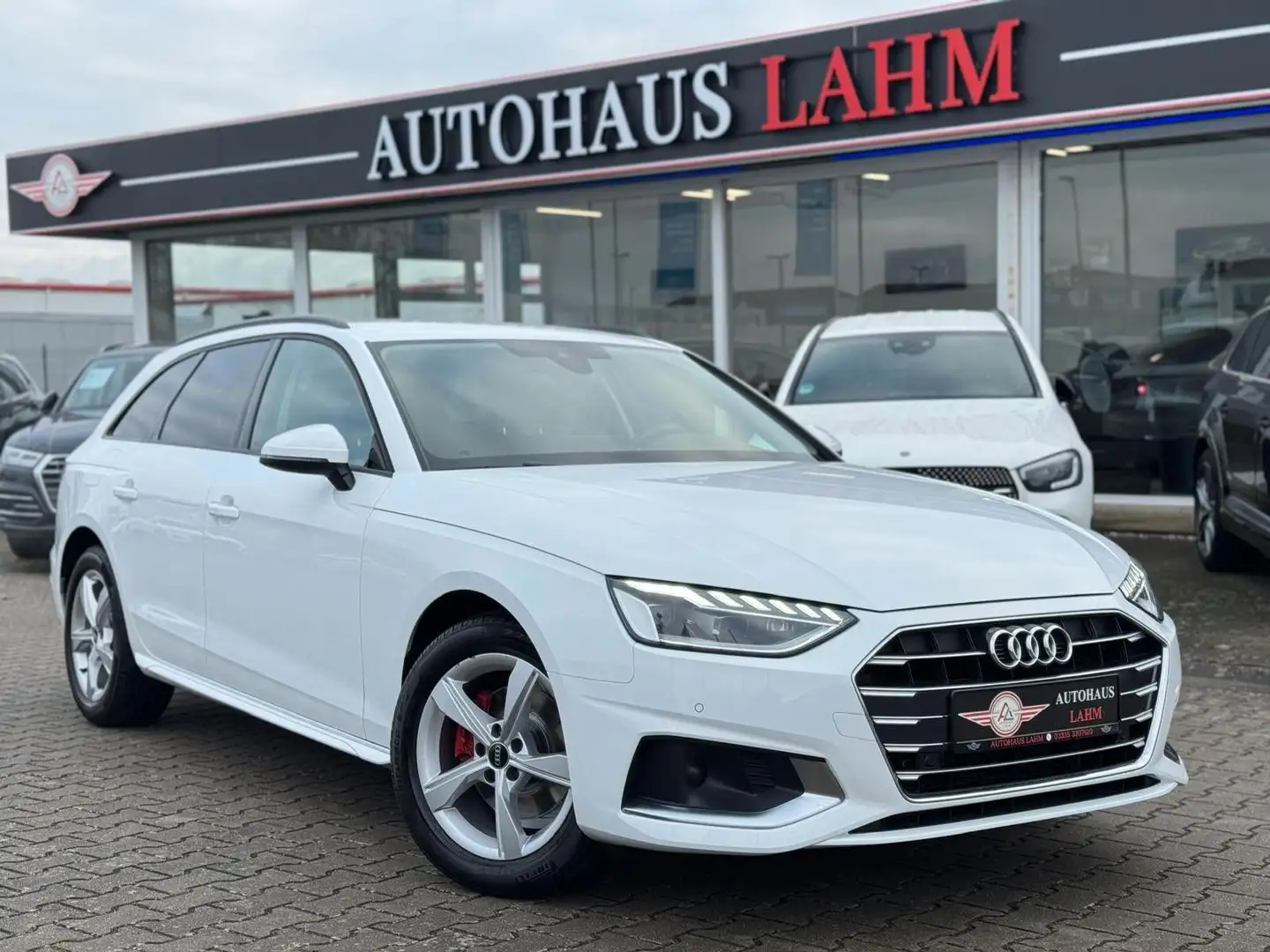 Audi A4 Avant S-TRONIC"ADVANCED"LED*KAMERA*TOTEWINKEL Blanc - 1