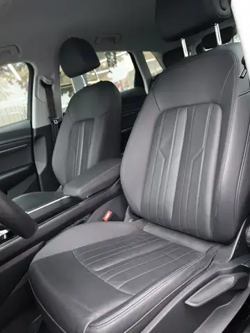 Audi E-Tron view 16