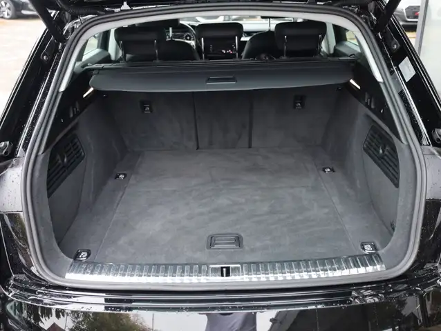 Audi E-Tron view 13