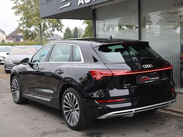 Audi E-Tron view 8