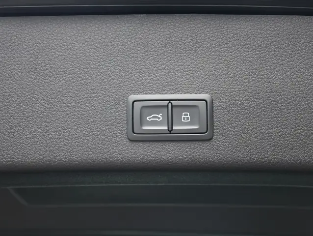 Audi E-Tron view 14