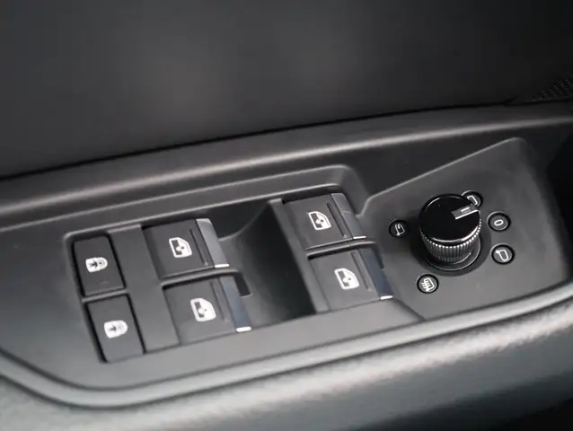 Audi E-Tron view 21