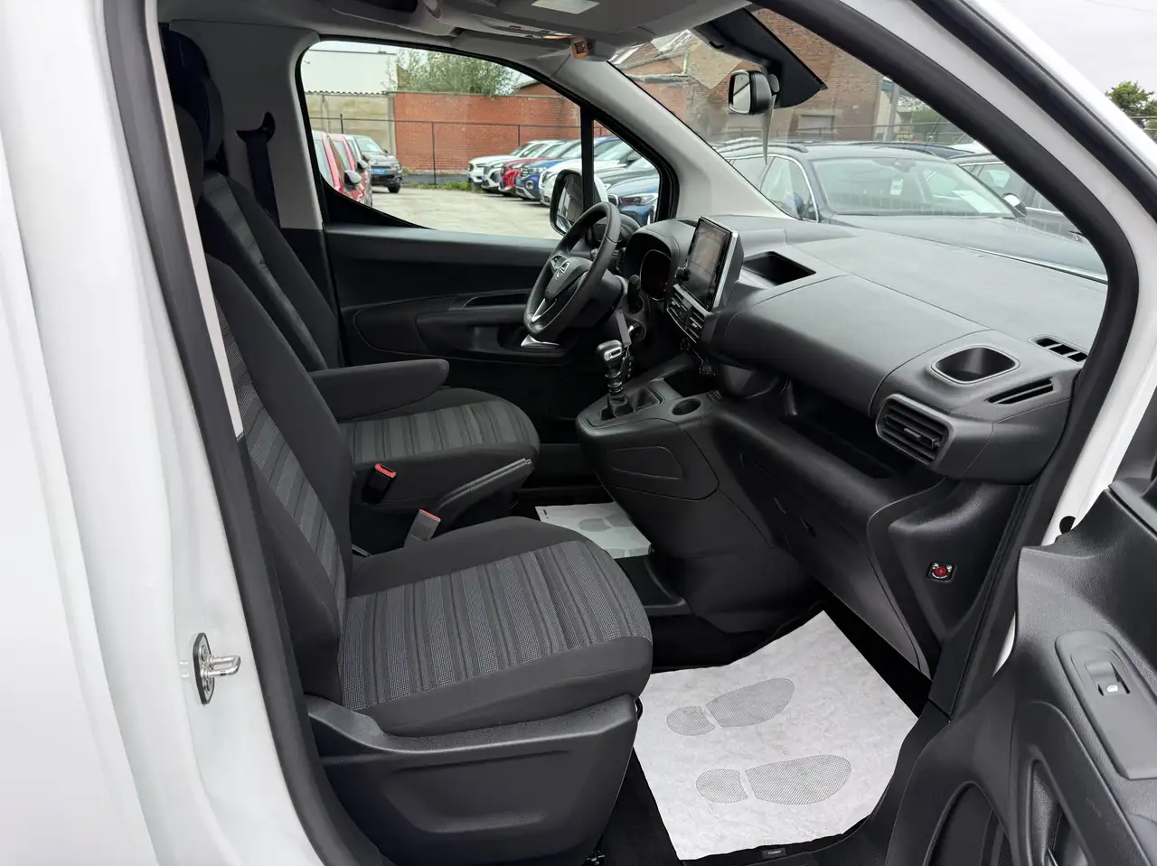 Opel Combo 1.2i 110PK 7 ZITTER NAVIGATIE CARPLAY PDC DAB BLUETOOTH AIRCO, миниатюра 28