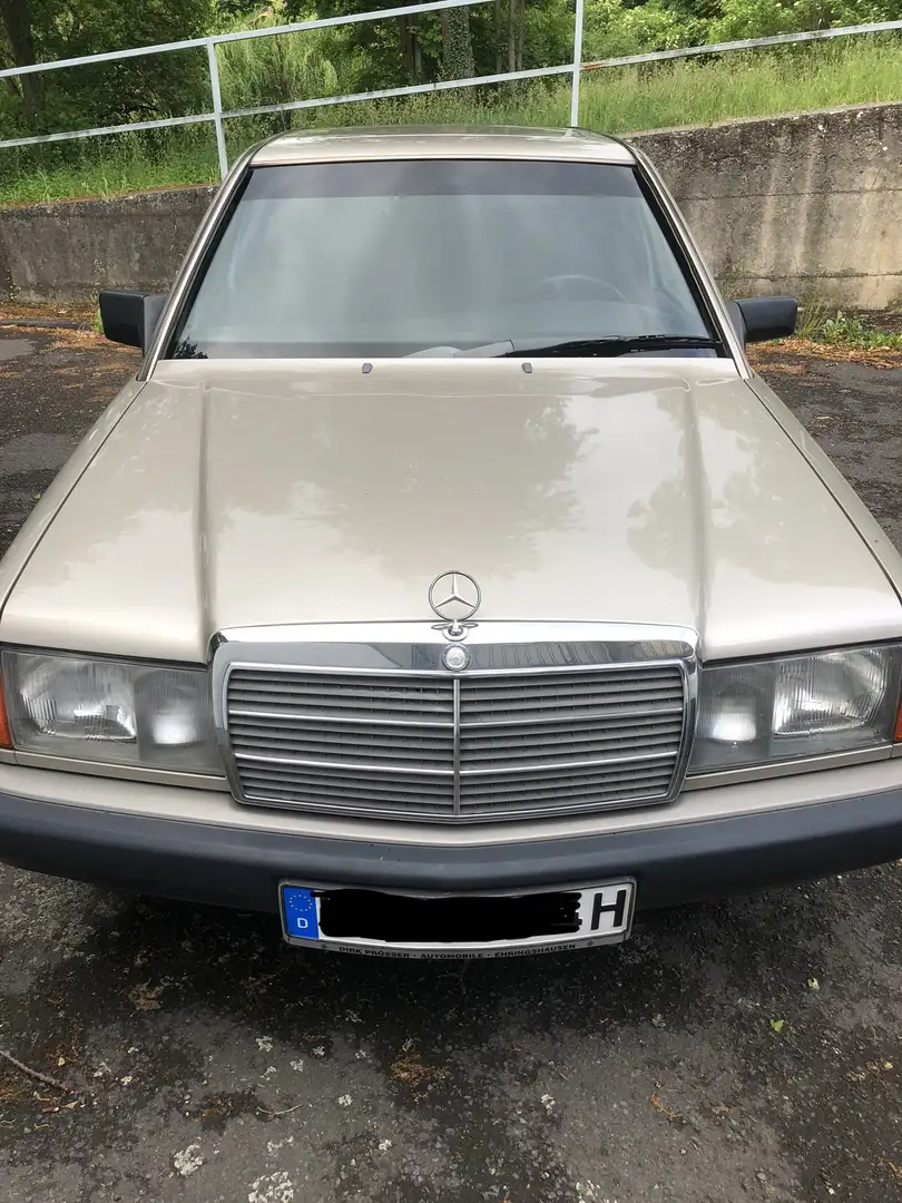 Mercedes-Benz 190 E - 1
