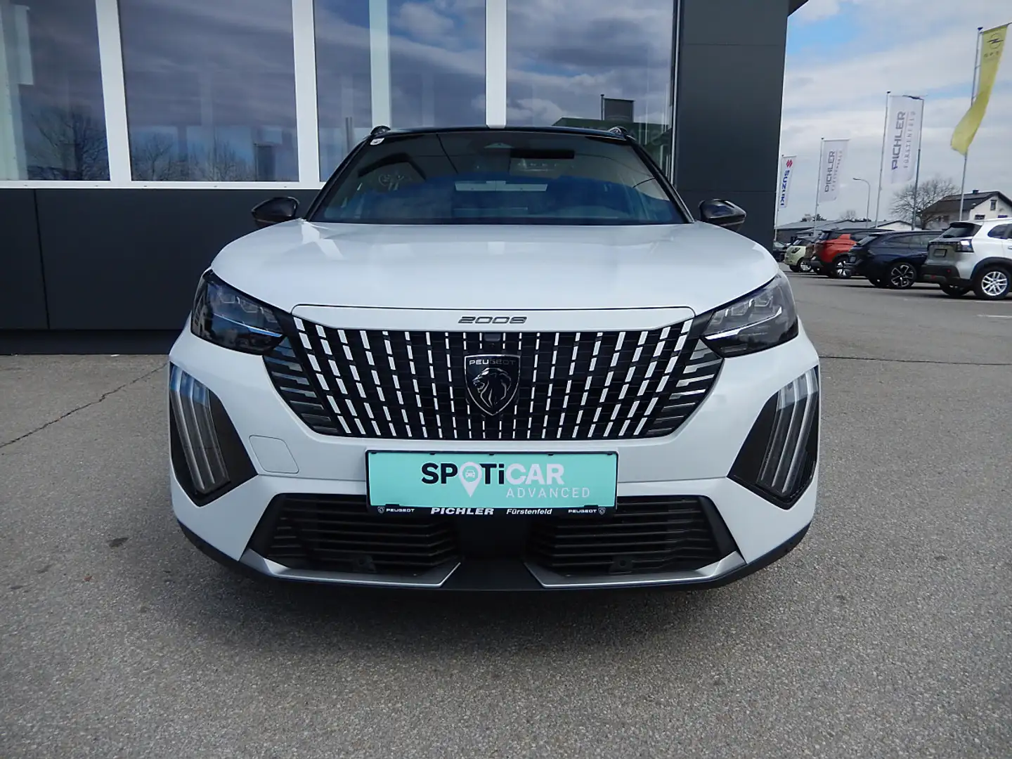 Peugeot e-2008 54kWh GT Weiß - 2