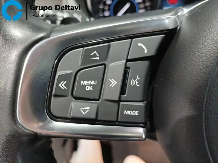 Jaguar F-Pace 2018, foto 16