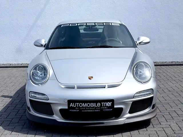 Porsche 911 view 2