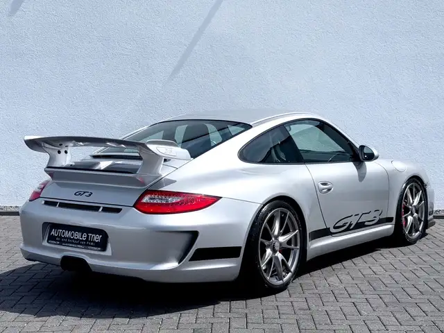 Porsche 911 view 5