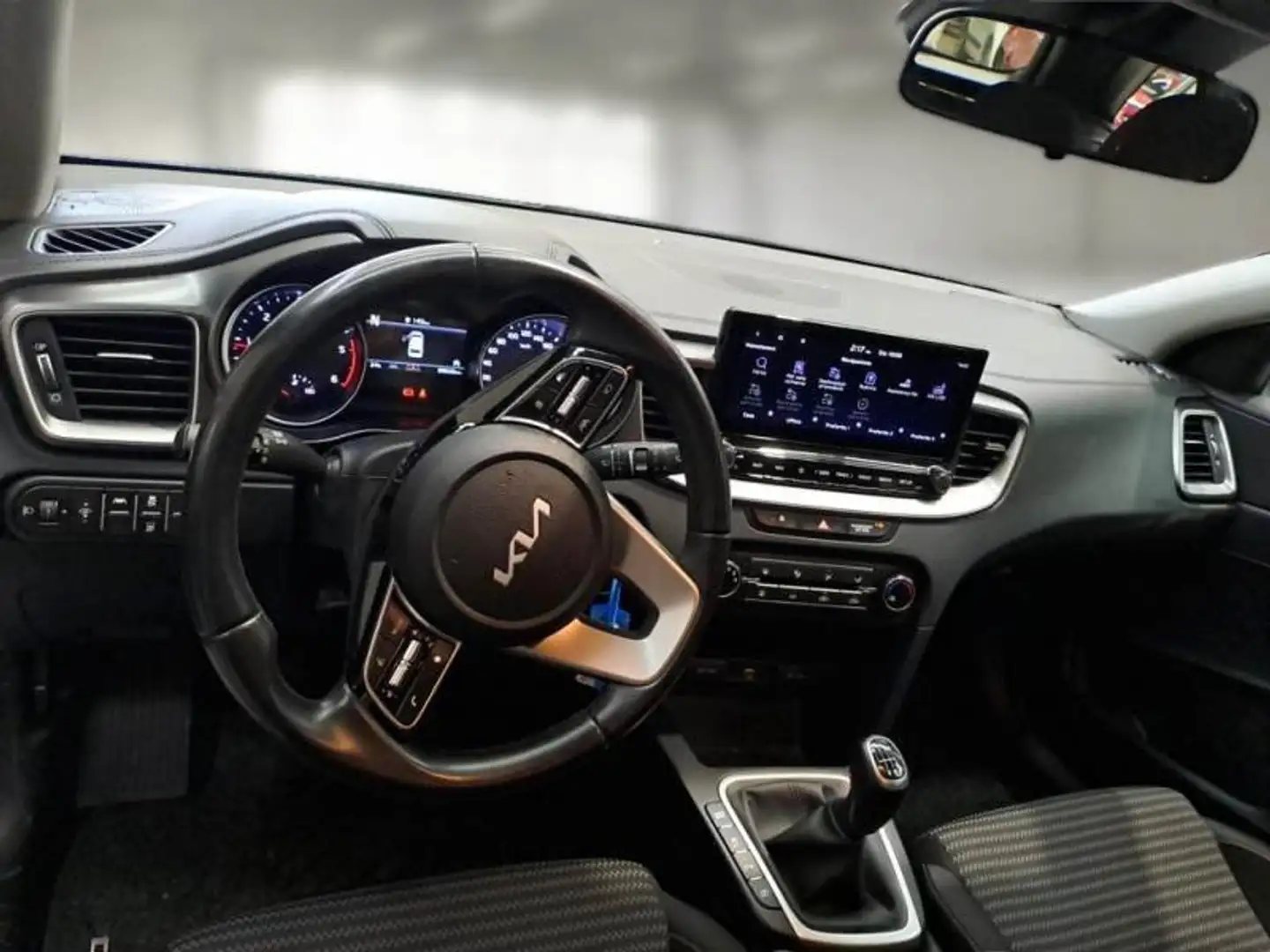 Kia Tourer 1.6 MHEV iMT 100kW Drive - 2