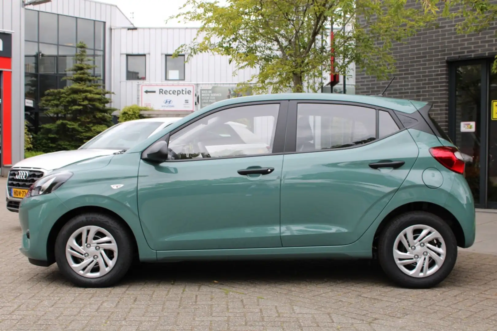 Hyundai i10 1.0 Comfort Navi/Airco/Cruise "VOORRAAD" Green - 2