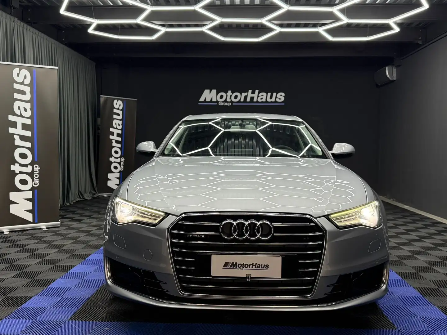 Audi A6 Business quattro 218cv s-tronic Grijs - 2