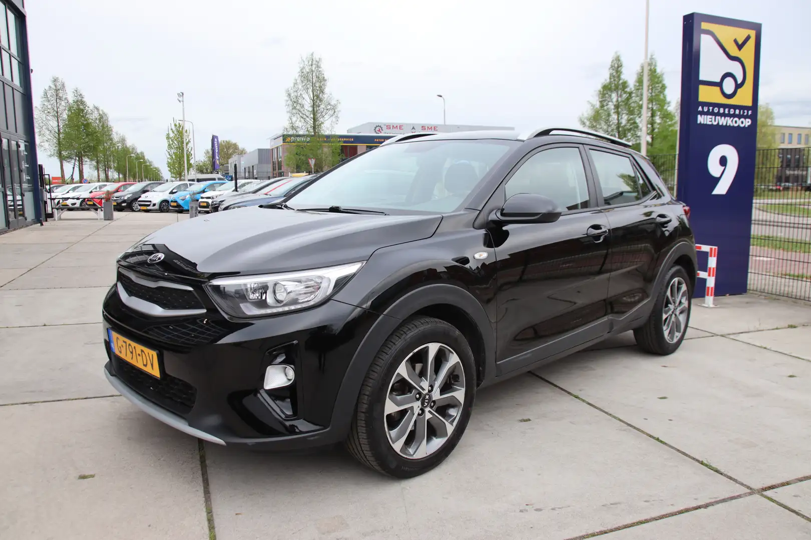 Kia Stonic 1.0 T-GDi DynamicLine Carplay-Camera, trekhaak, 1e Zwart - 1