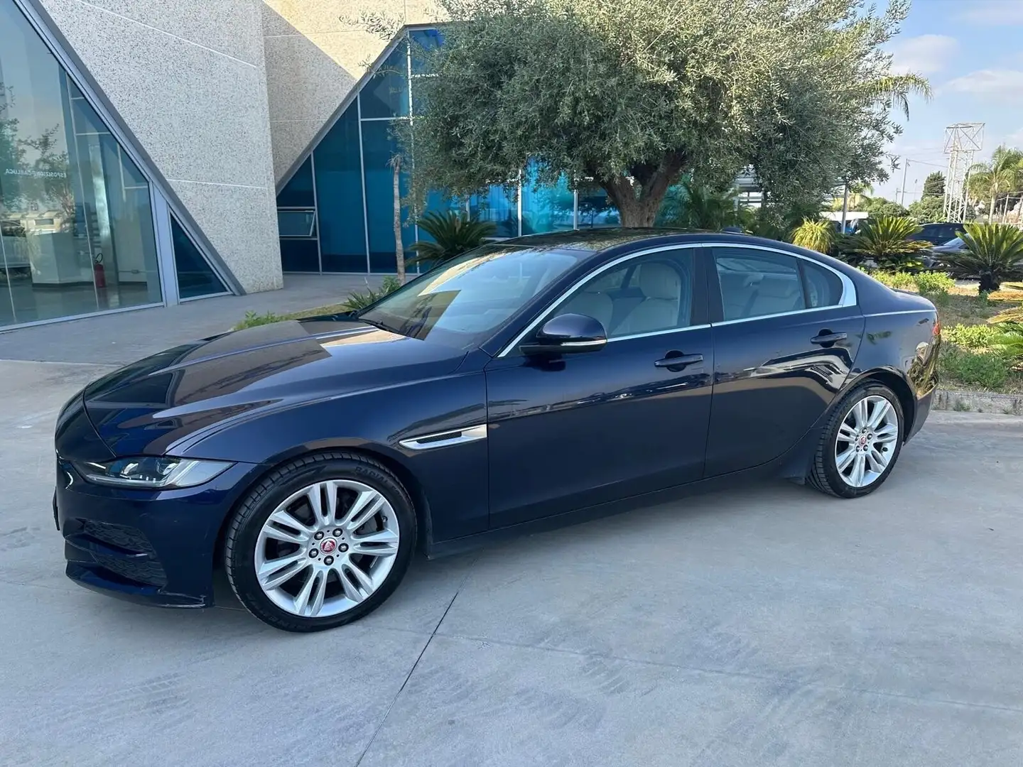 Jaguar XE 2.0d i4S 180cv auto T-stock offerta imperdibile Blu/Azzurro - 1