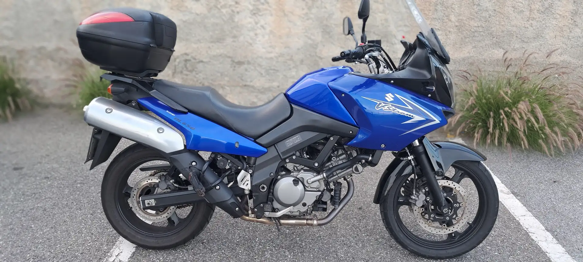 Suzuki V-Strom 650 Modrá - 1