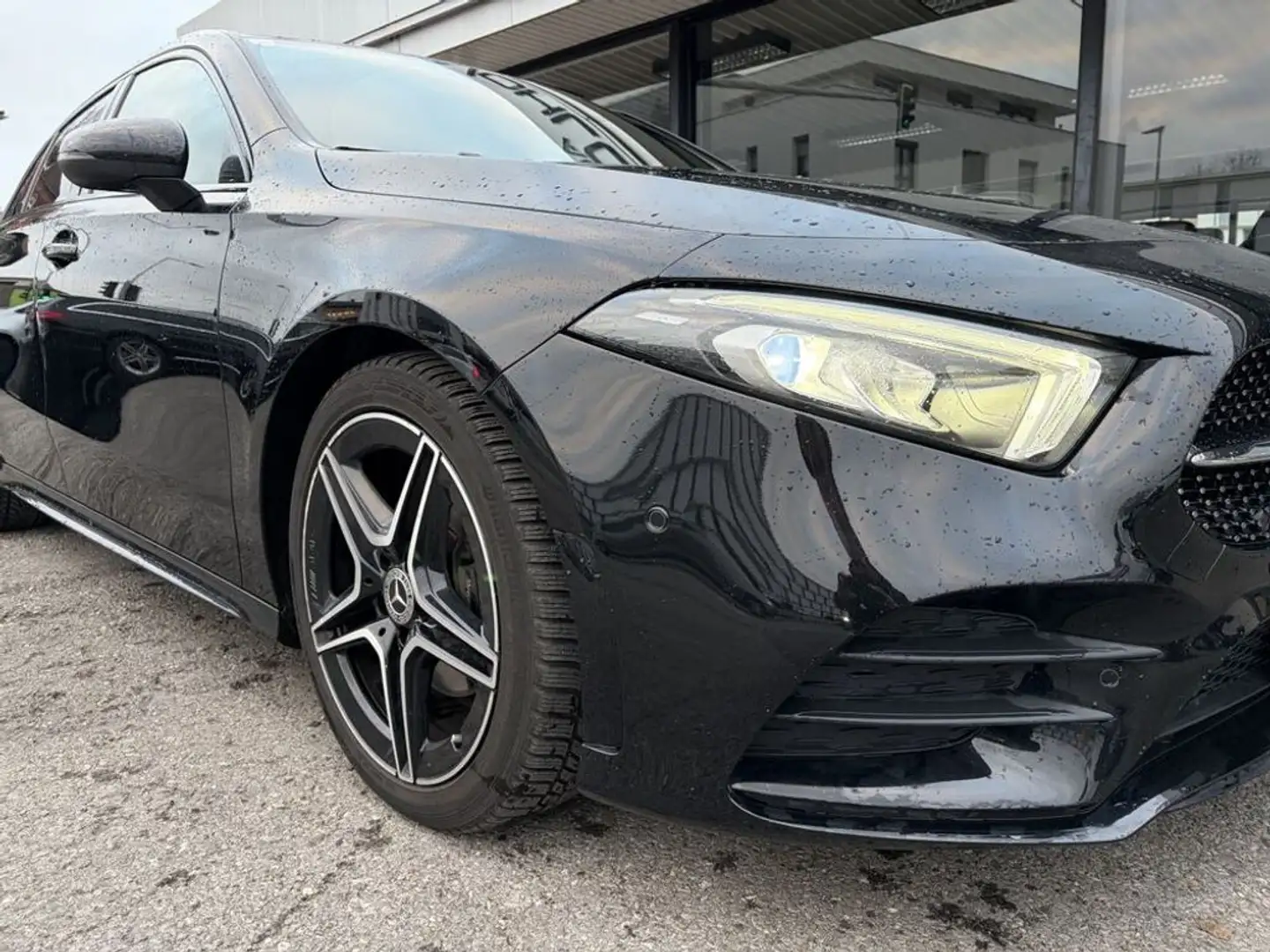 Mercedes-Benz Sonstige A200 d 4Matic (177.013)AMG line Aut Schwarz - 2