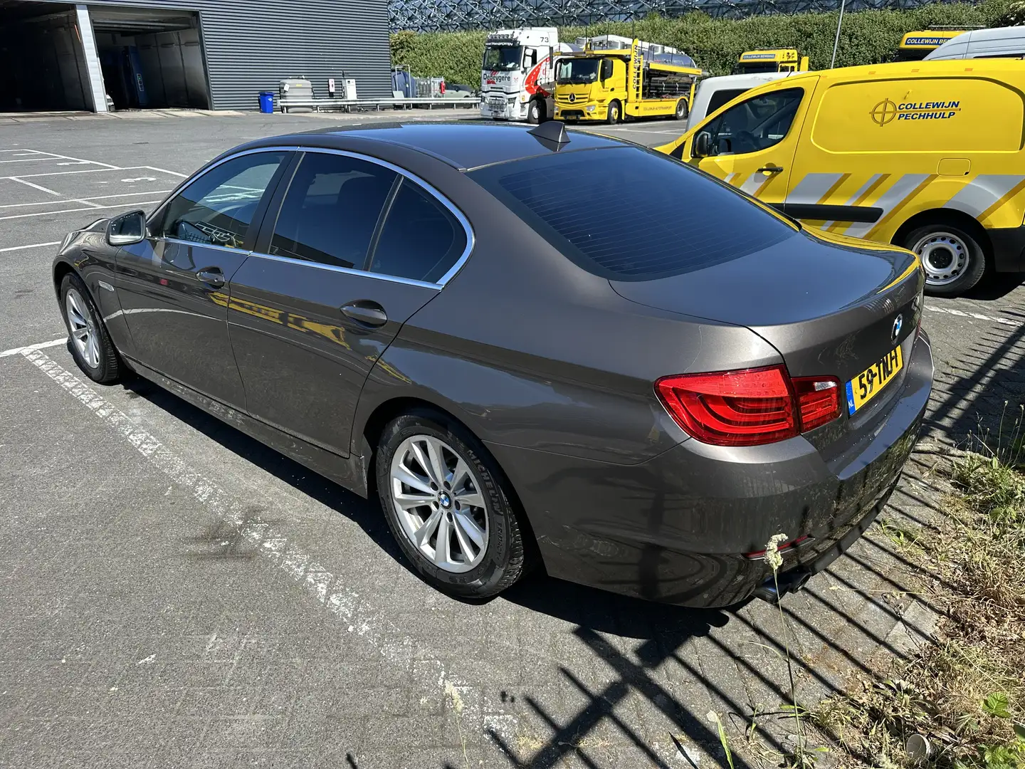 BMW 520 520i High Executive Bruin - 2