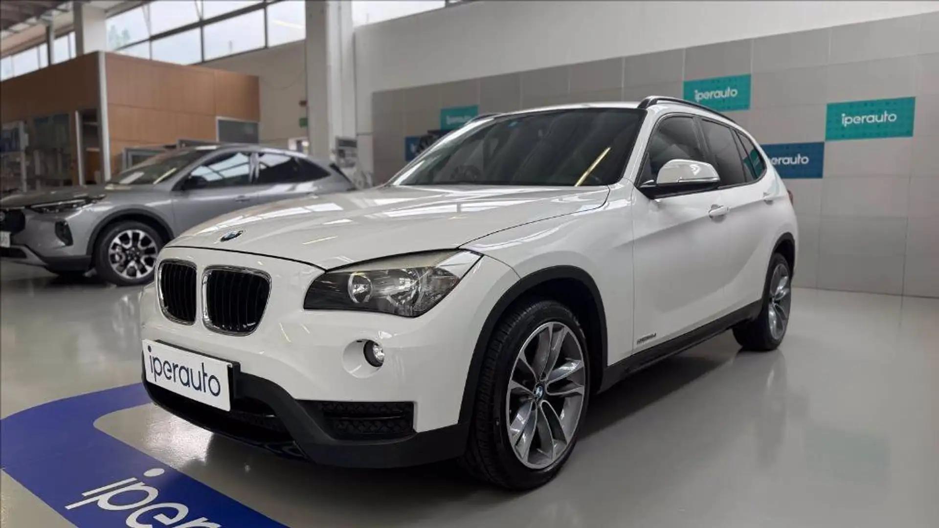 BMW X1 sdrive18d xLine Wit - 2