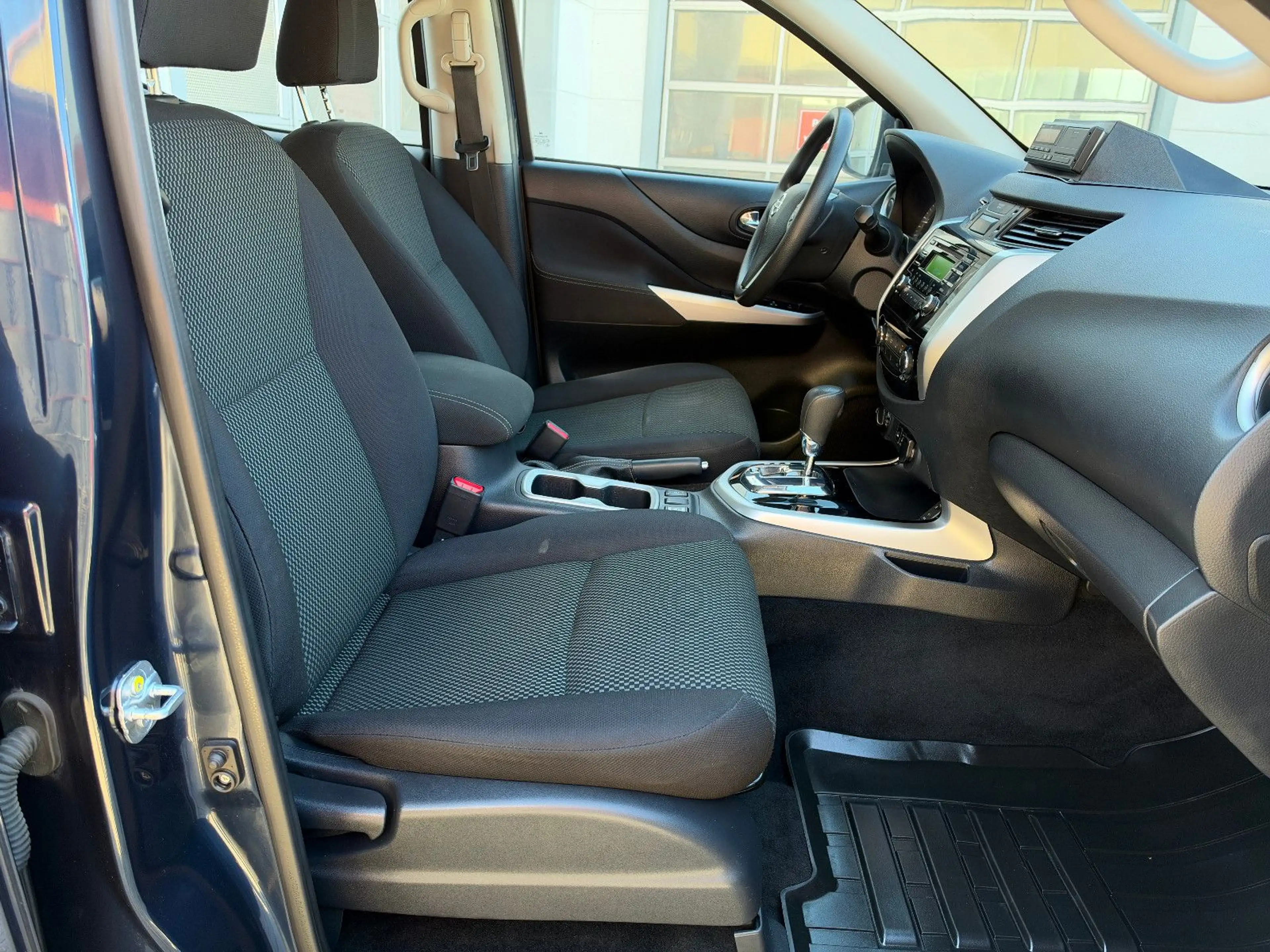 Nissan Navara NP300 Acenta Double Cab 4x4  AUTOMATIK — photo 9