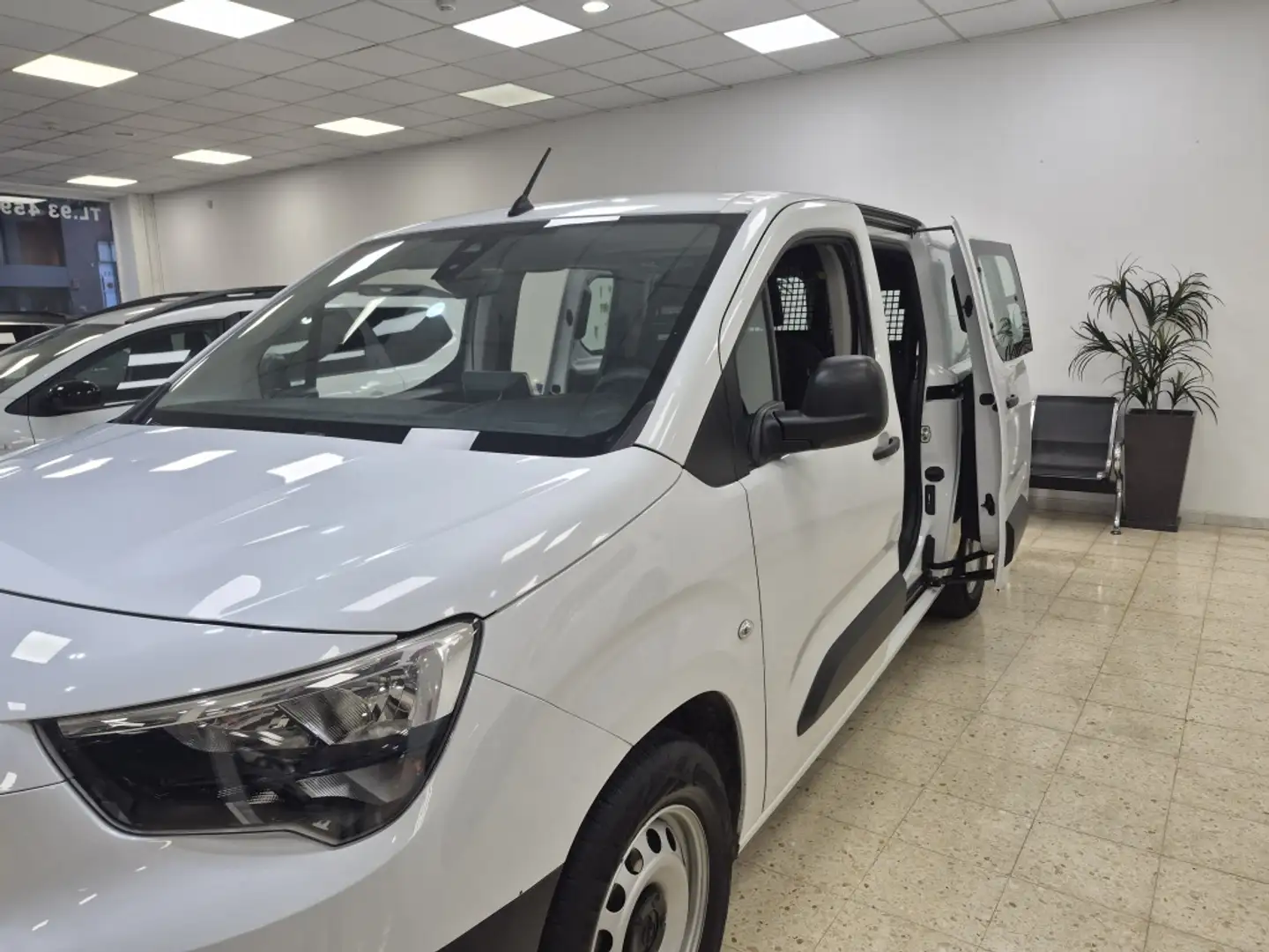 Opel Combo N1 Combo-e Cargo XL Doble Cabina 50kWh 100kW Blanco - 2