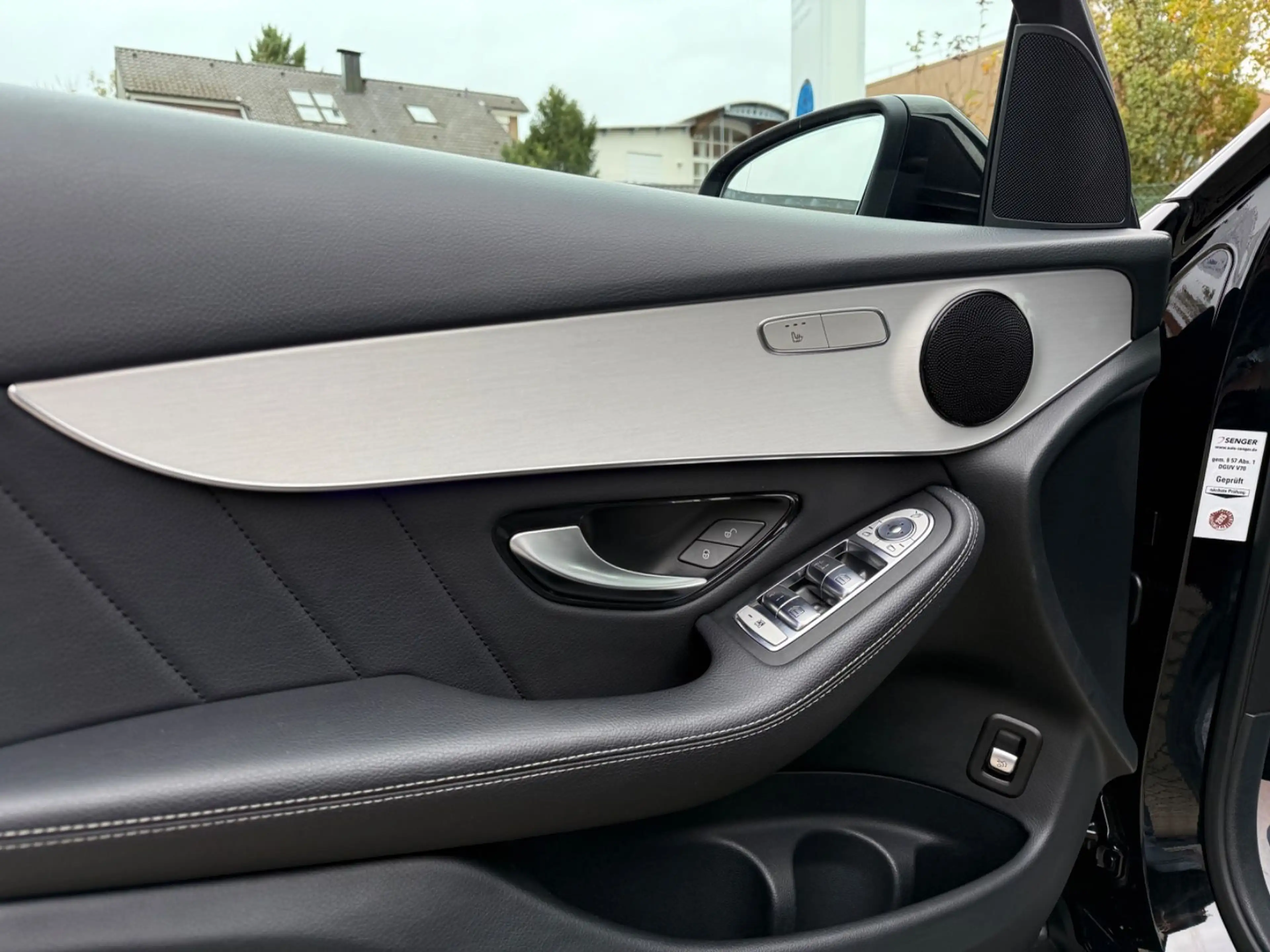 Mercedes-Benz GLC 200 Coupe 4Matic AMG LED Kamera Ambiente — photo 11