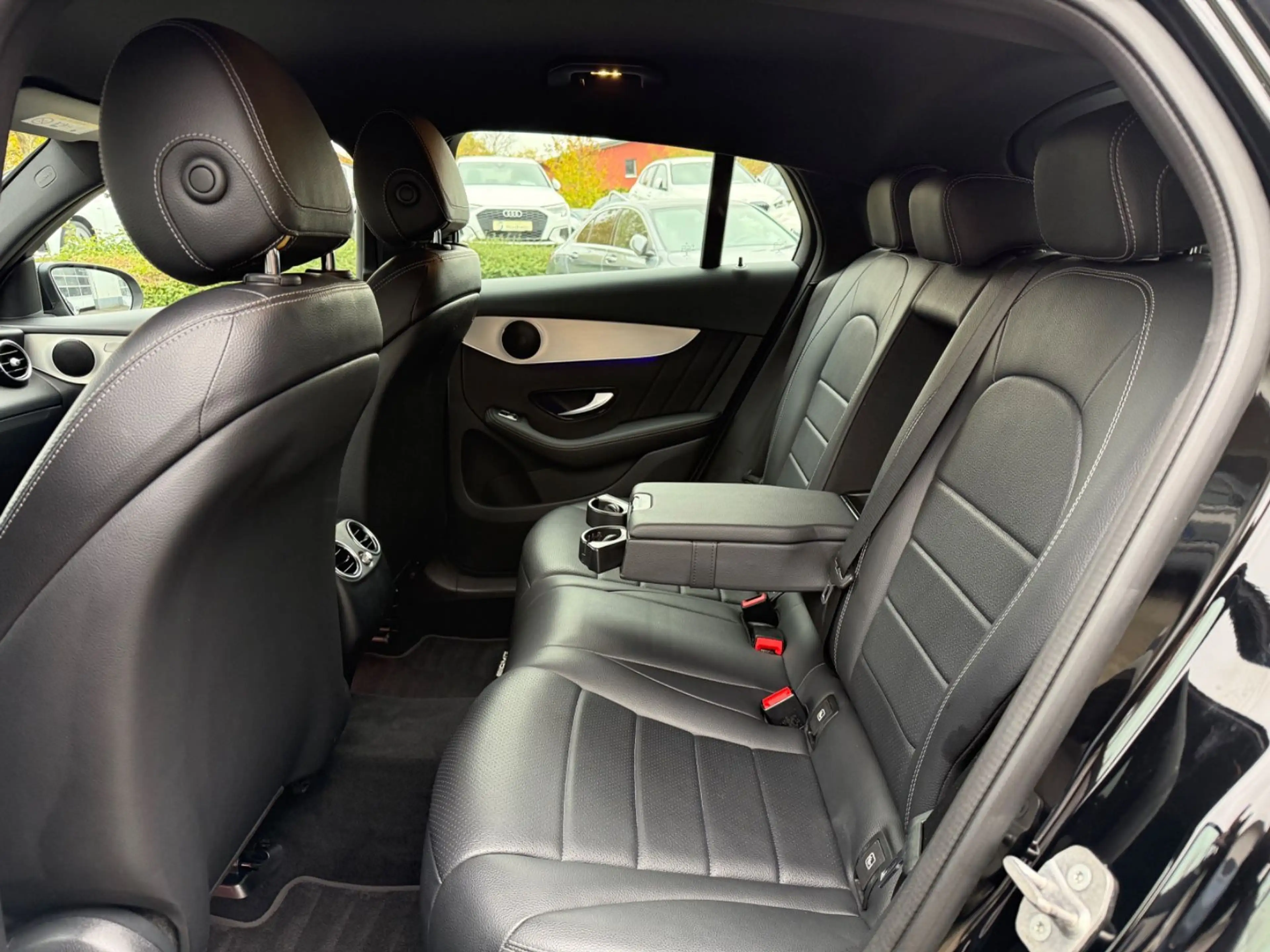 Mercedes-Benz GLC 200 Coupe 4Matic AMG LED Kamera Ambiente — photo 13
