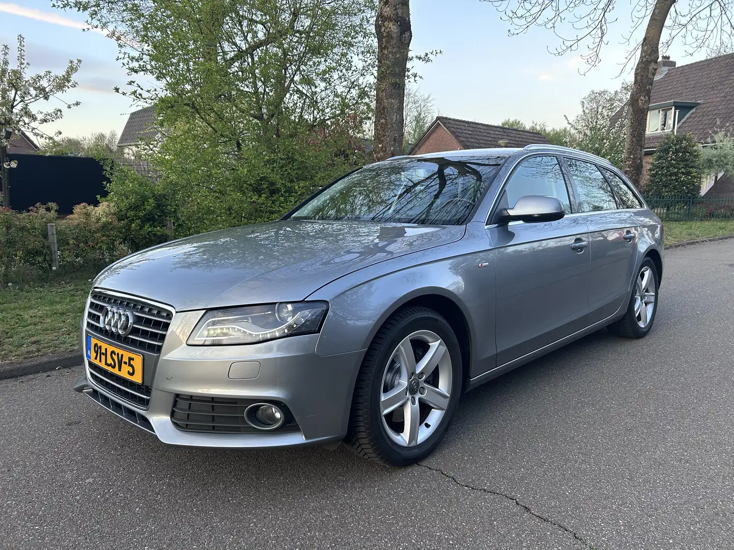 Audi A4 2.0TFSI 180PK GEMODIFICEERD! BiXenon+Led/Leer/Navi Grijs - 1