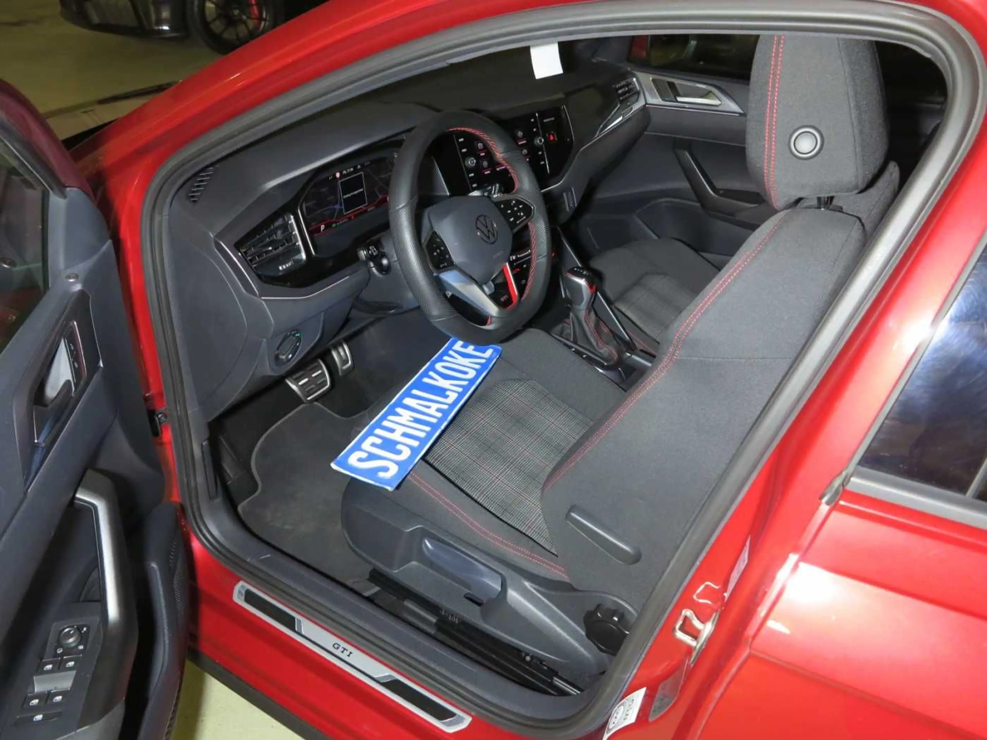 Volkswagen Polo GTI 2.0 TSI DSG7 eSAD Navi RFK ACC DAB LM18 — photo 6