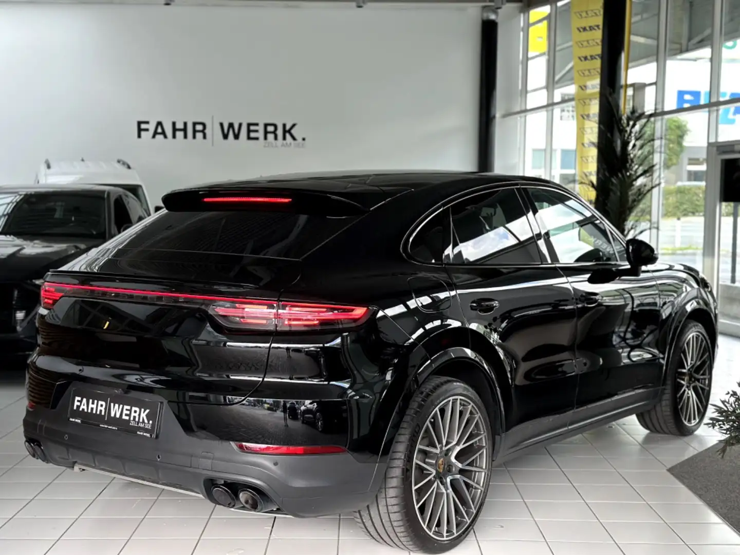 Porsche Cayenne Coupe E-Hybrid Schwarz - 2