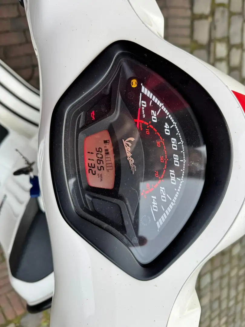 Vespa 125 GTS Super Blanco - 2