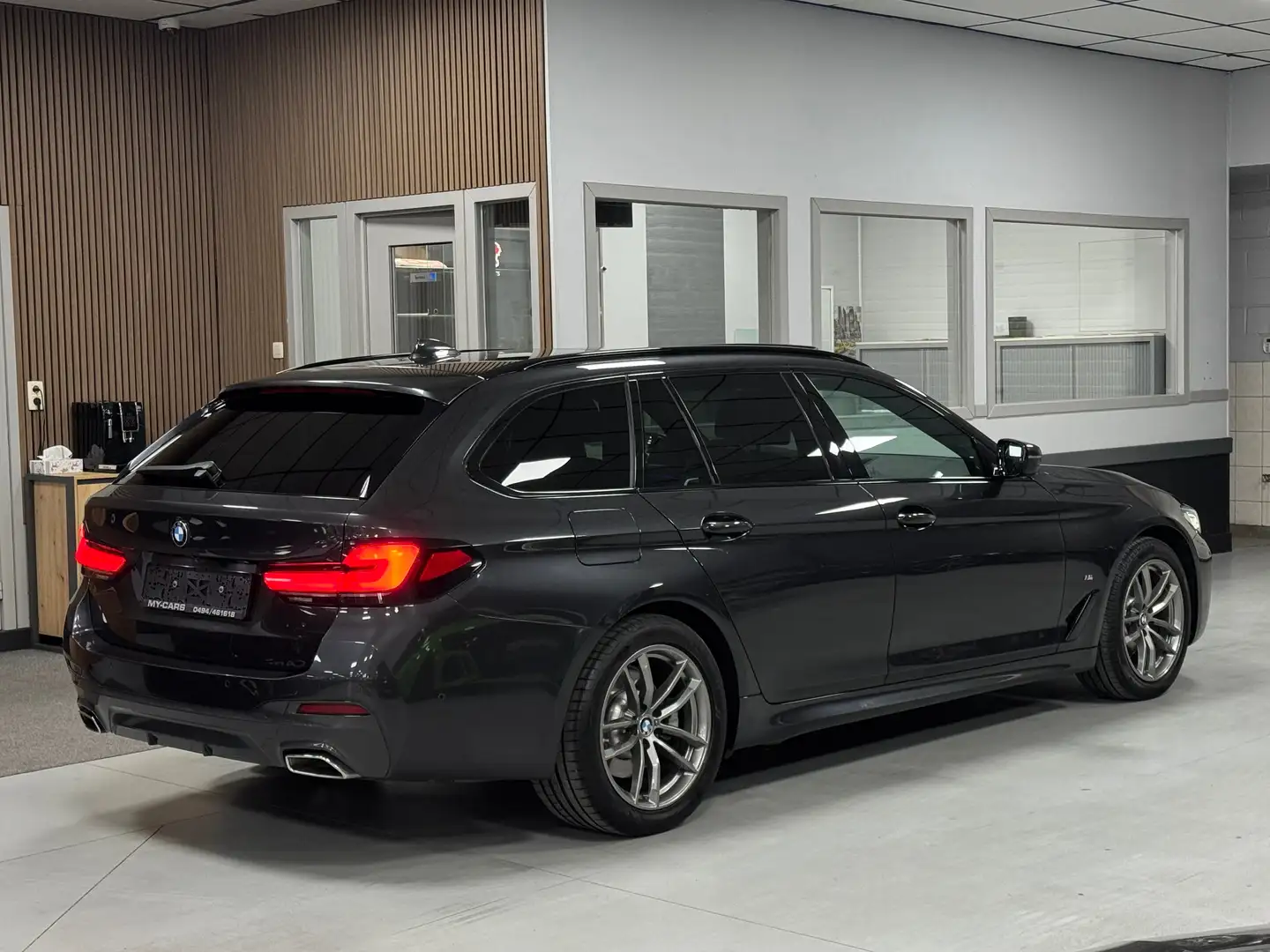 BMW 520 D 190 Cv X-Drive Pack M Sport Pano Lazer Hud 360 Grijs - 2