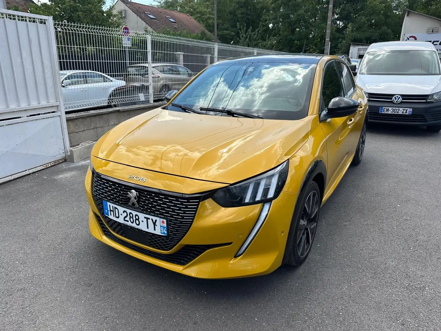 Peugeot 208 GT Jaune - 2