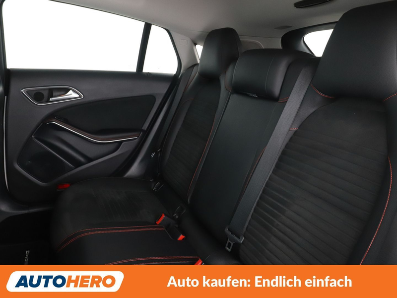 Mercedes-Benz CLA 180 CLA 180 Shooting Brake AMG Line — photo 14