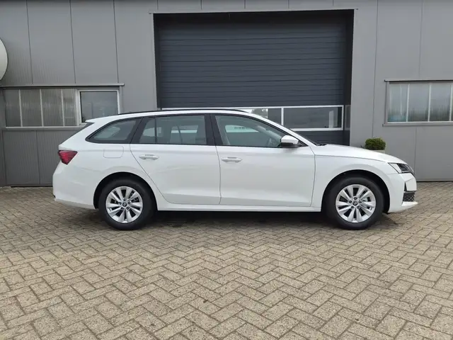Skoda Octavia view 5