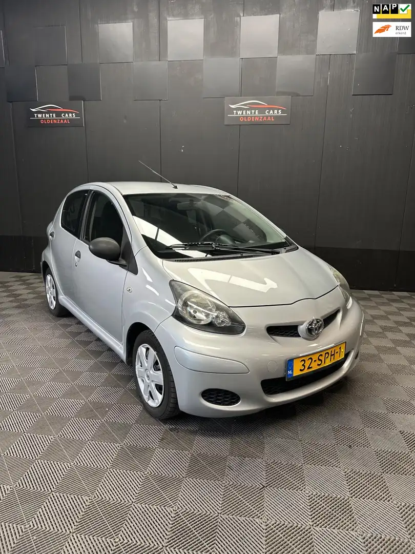 Toyota Aygo 1.0-12V Now | Airco | Nieuwe APK | Grijs - 1