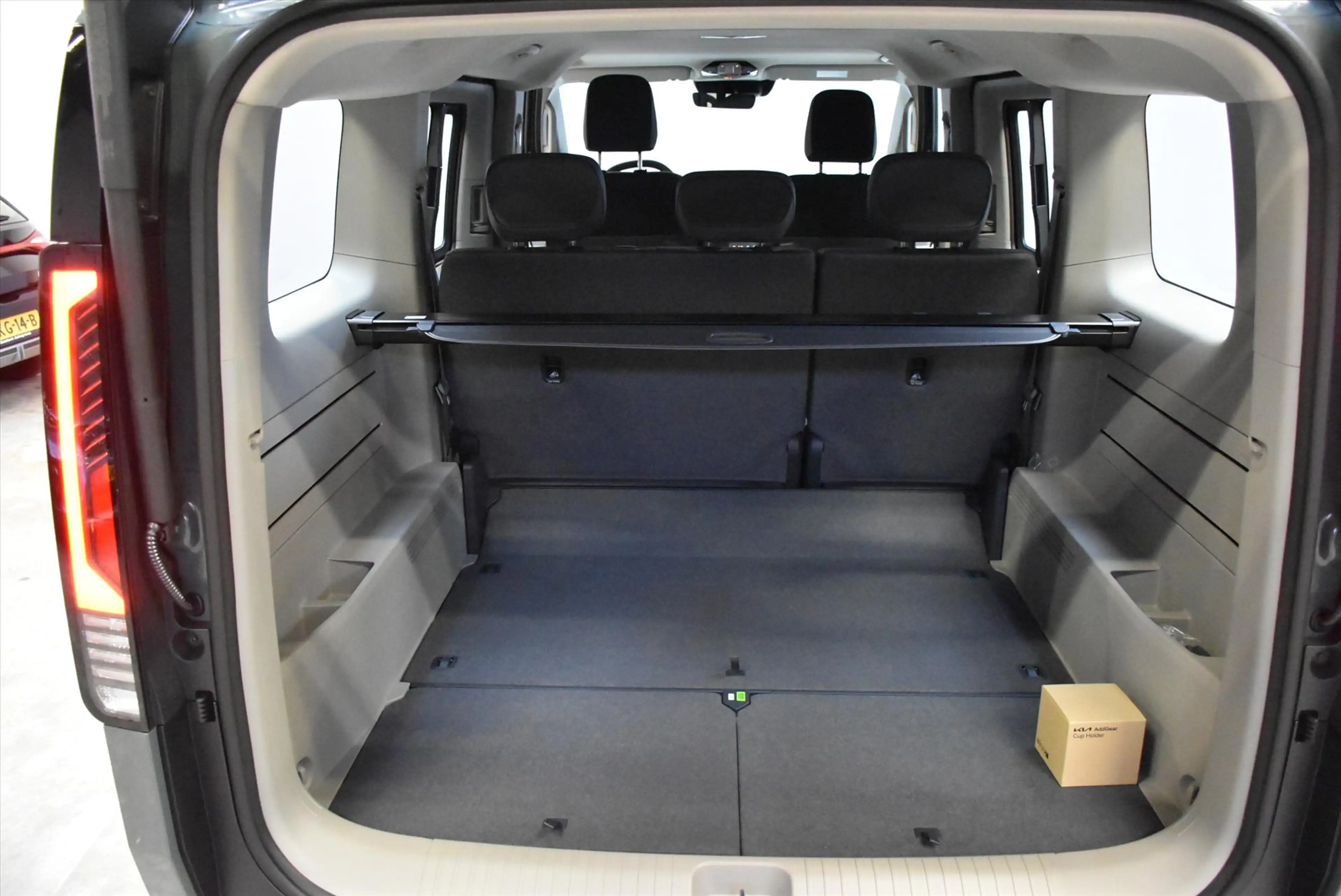 Kia PV5 Passenger 71,2 kWh Elite Executive — photo 13