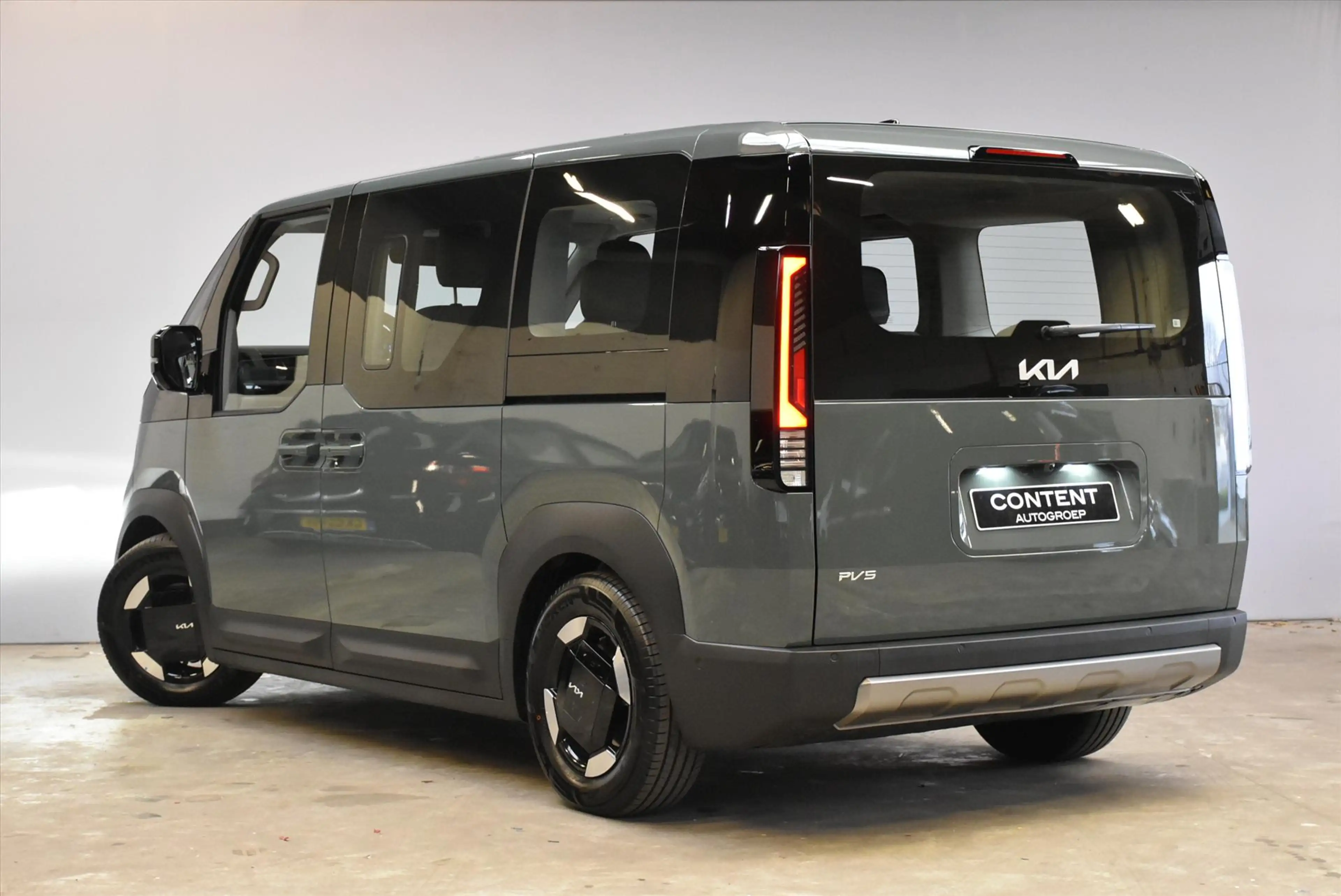 Kia PV5 Passenger 71,2 kWh Elite Executive — photo 7