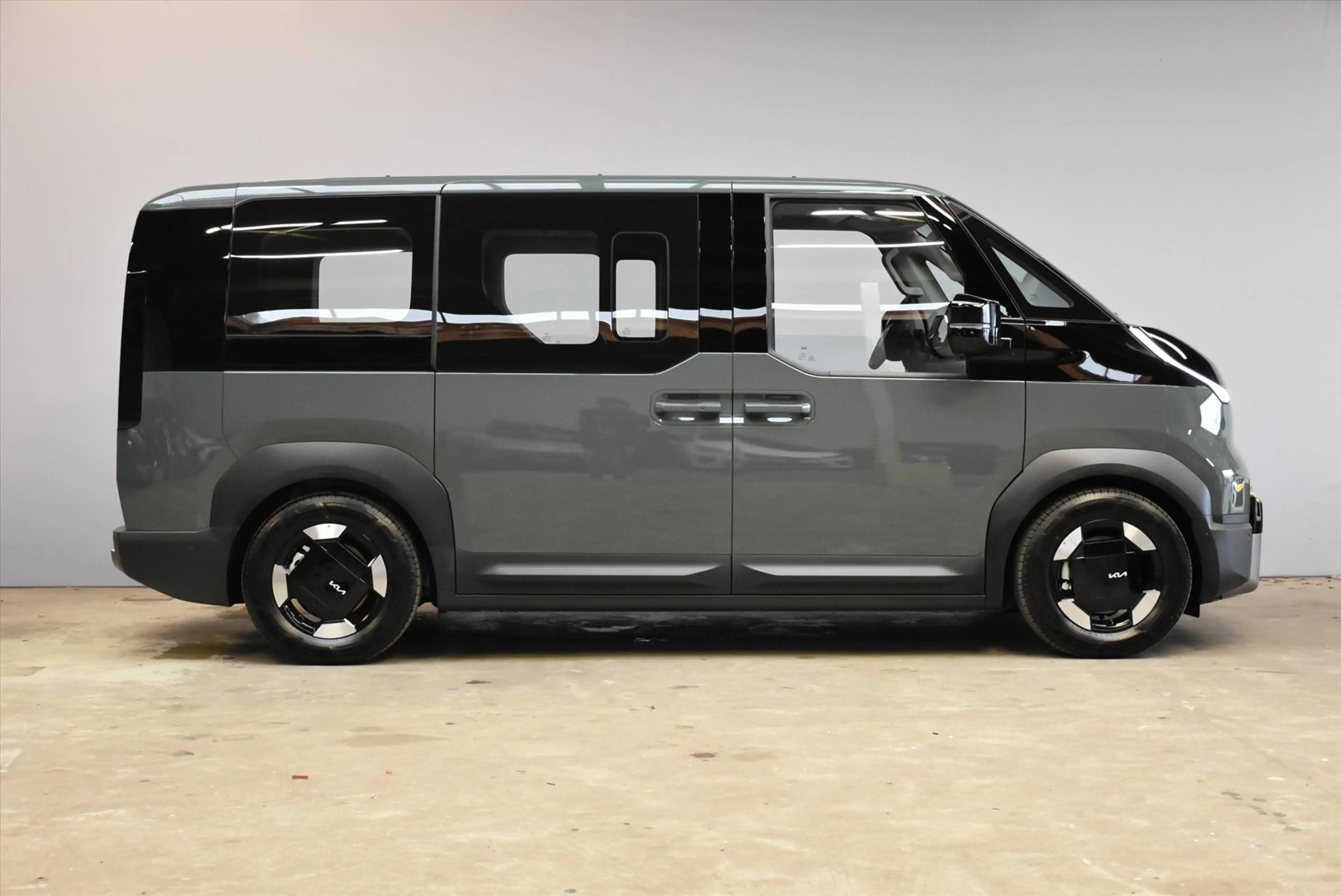 Kia PV5 Passenger 71,2 kWh Elite Executive — photo 5