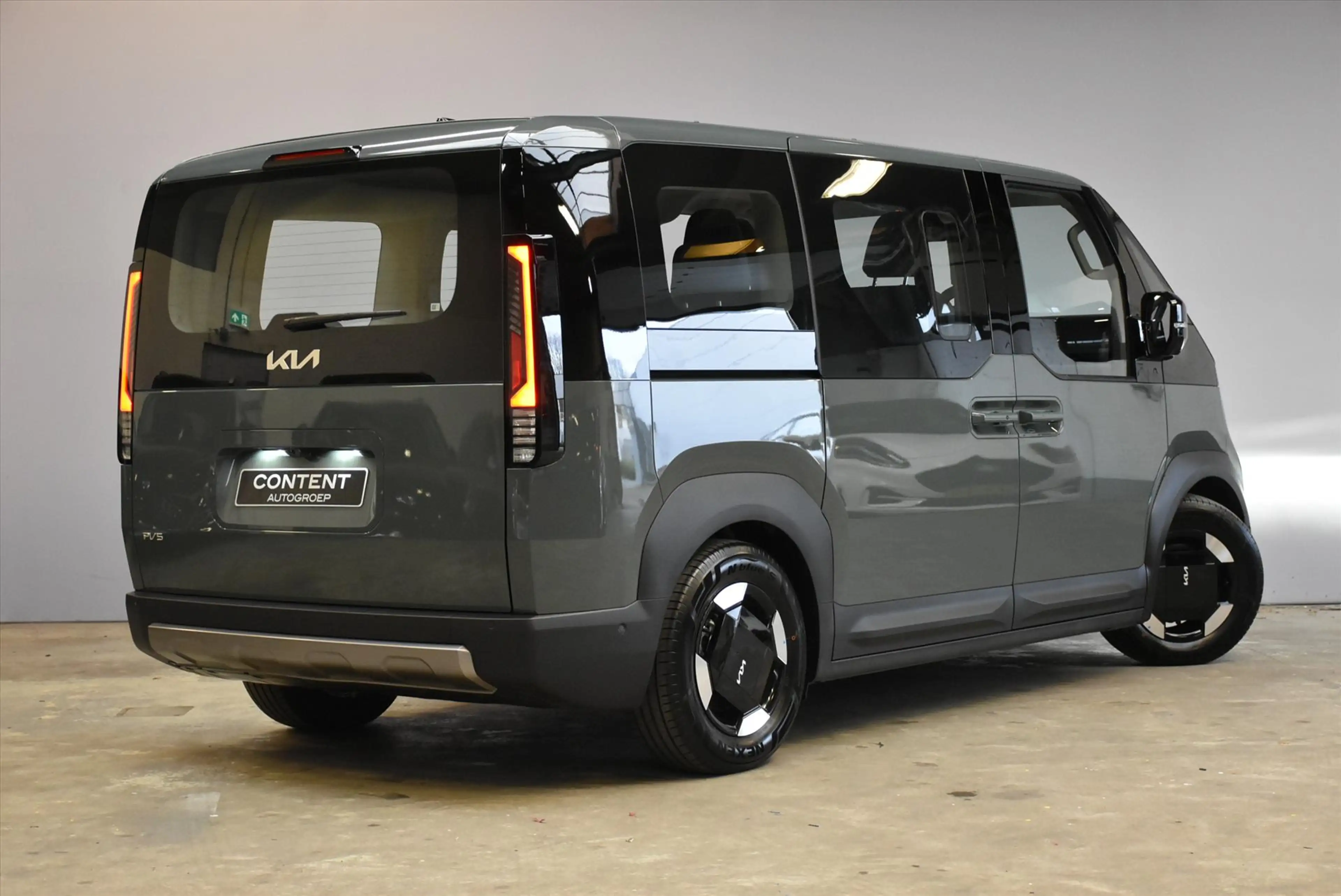 Kia PV5 Passenger 71,2 kWh Elite Executive — photo 6