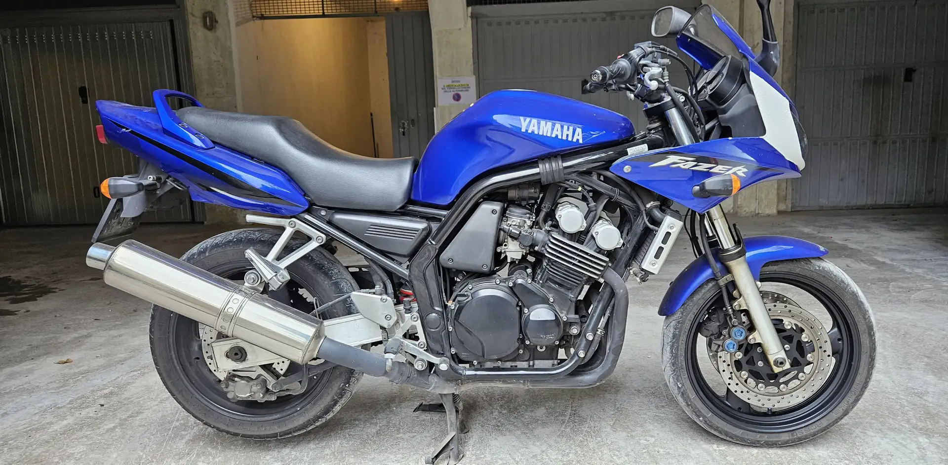 Yamaha FZS 600 Azul - 2