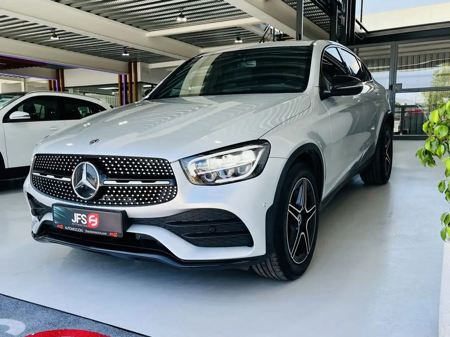 Mercedes-Benz GLC 200 Coupé AMG Plateado - 2