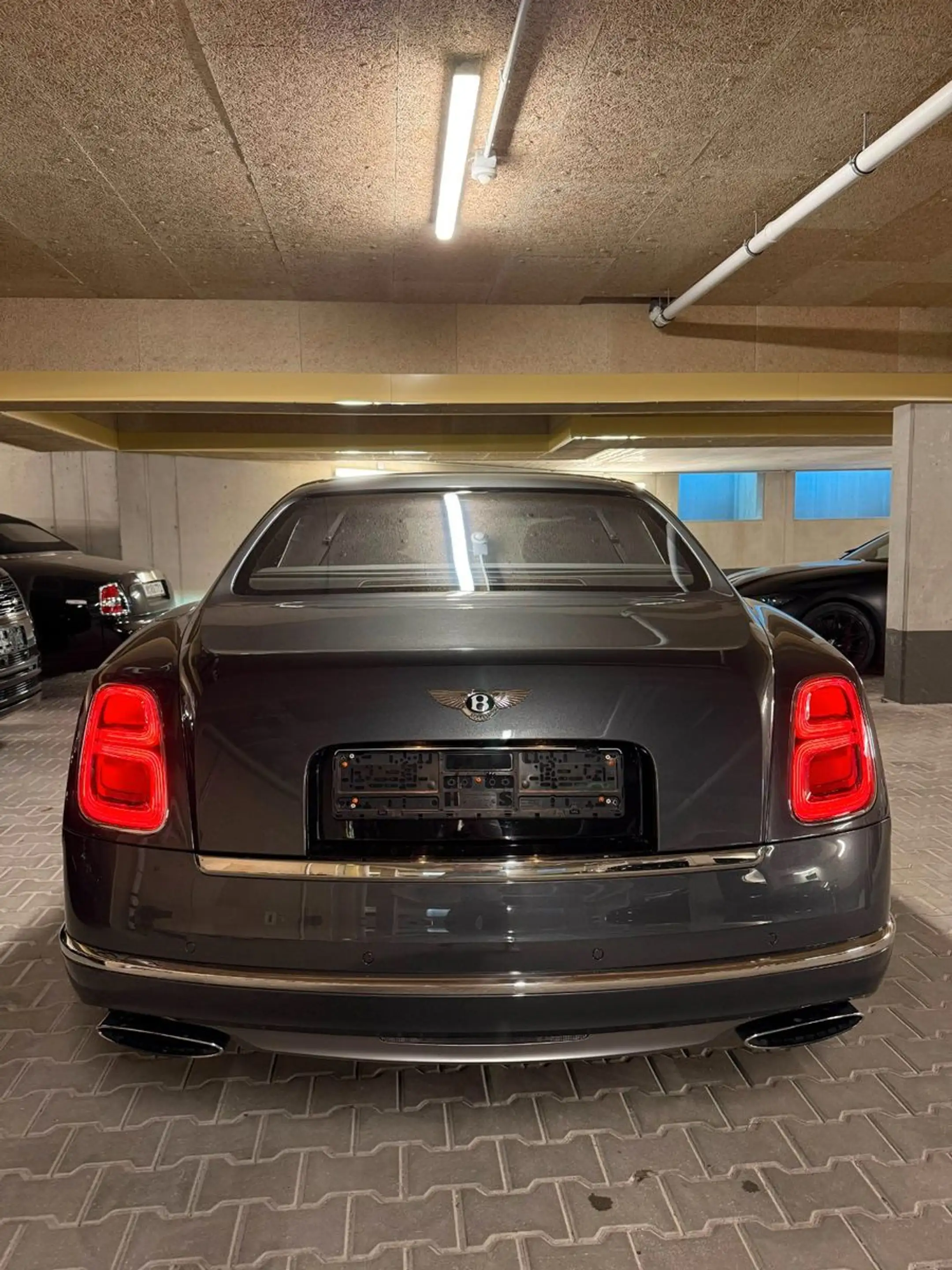 Bentley Mulsanne 6.8 Speed Pano Picnic Tables Umbrellas — photo 6