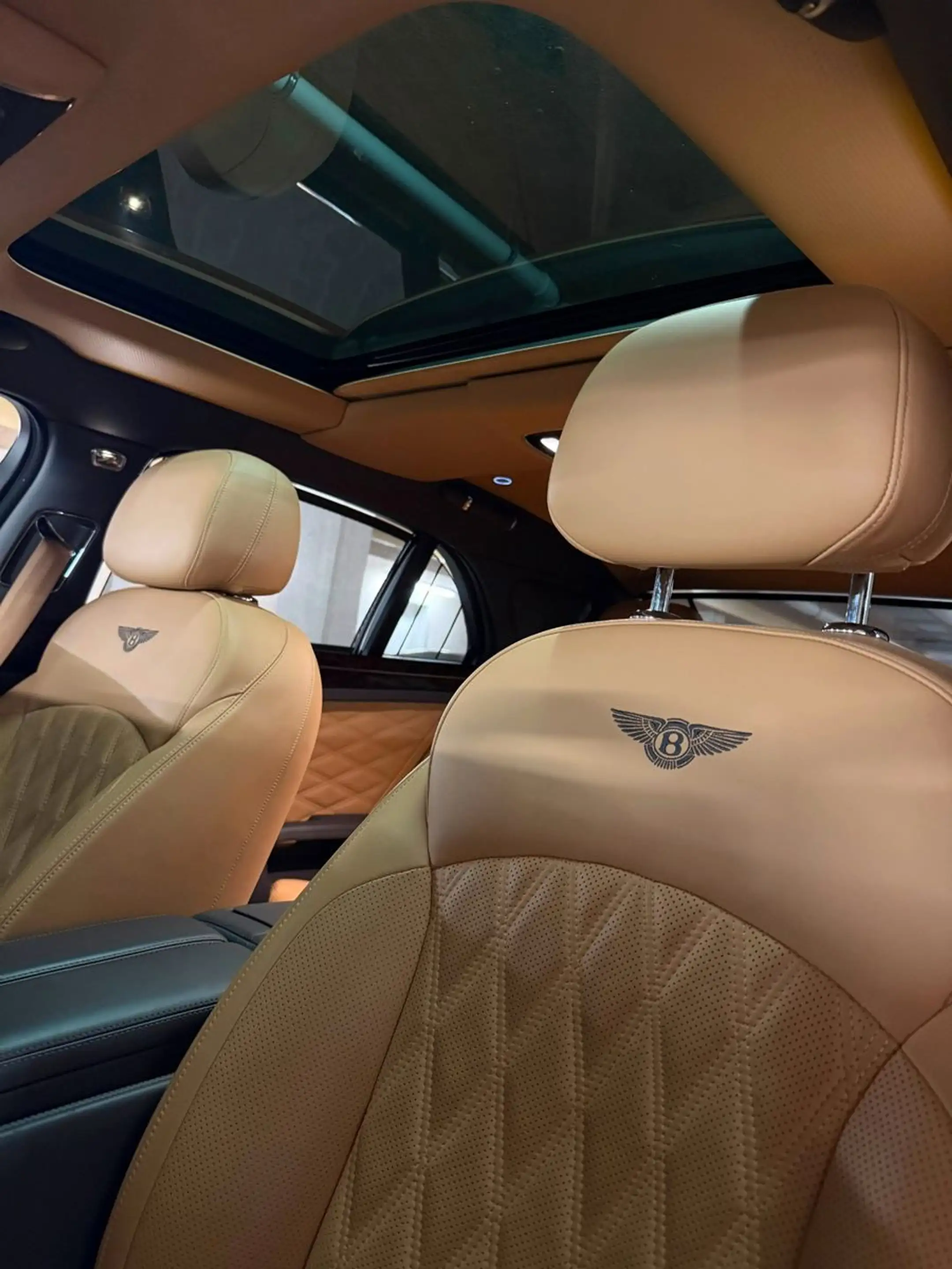 Bentley Mulsanne 6.8 Speed Pano Picnic Tables Umbrellas — photo 11