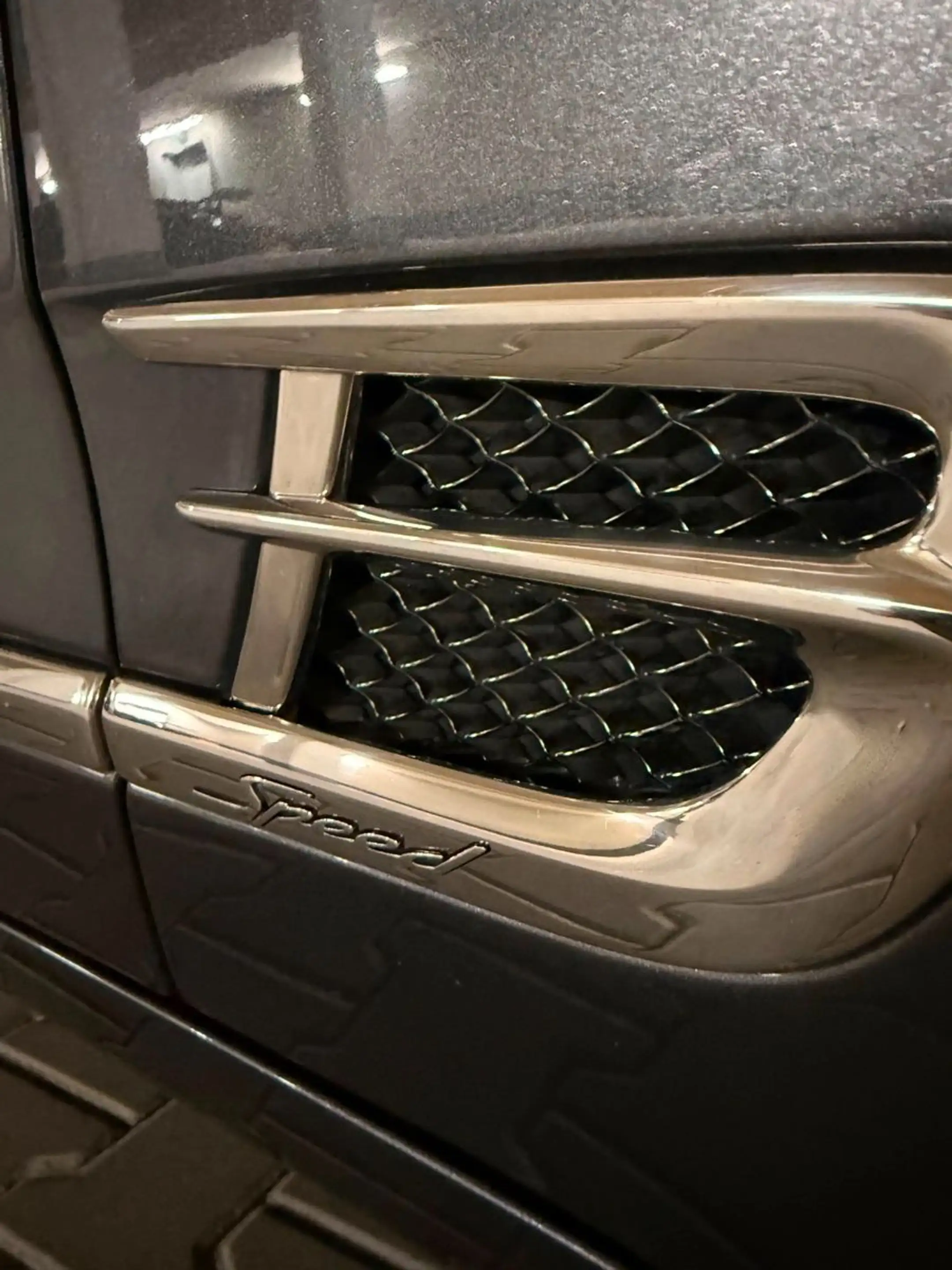 Bentley Mulsanne 6.8 Speed Pano Picnic Tables Umbrellas — photo 7