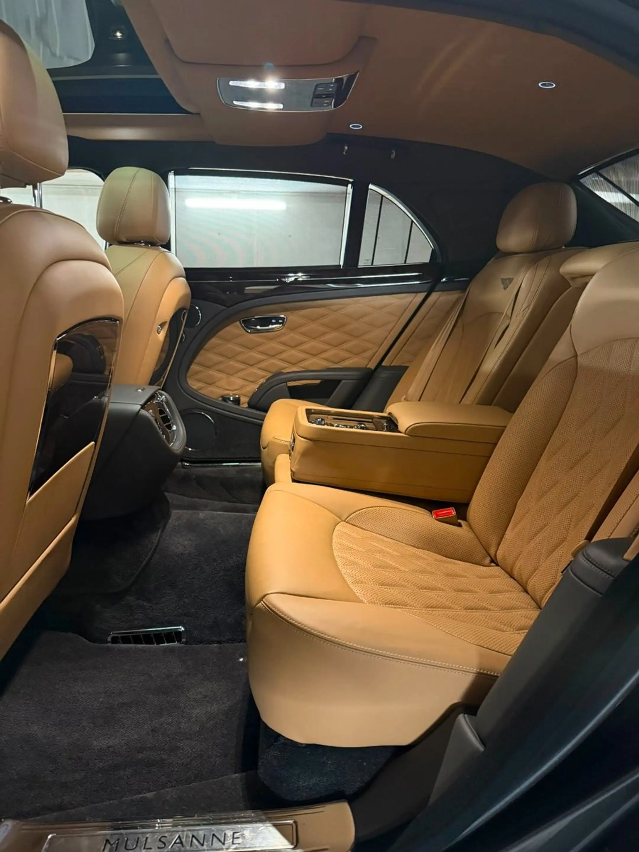 Bentley Mulsanne 6.8 Speed Pano Picnic Tables Umbrellas — photo 15