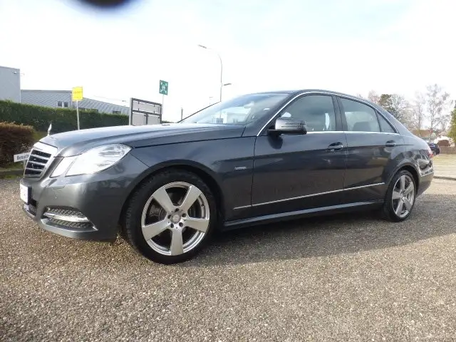 Mercedes-Benz E 250 E 250 CGI / Leder / Schiebedach/ Navi / 18 / Top