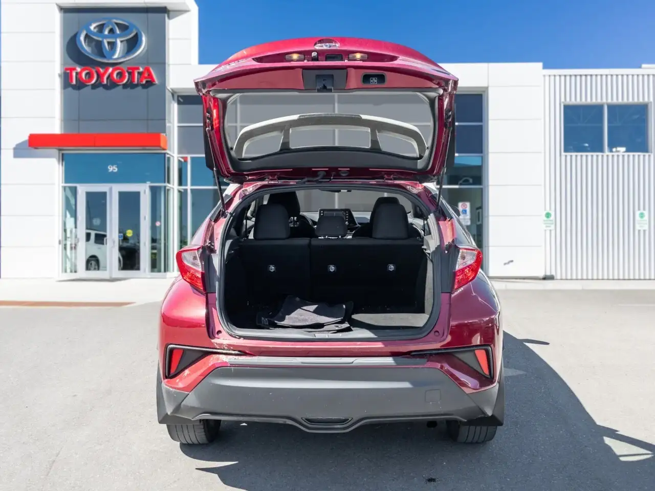 Toyota C-HR снимка Toyota C-HR