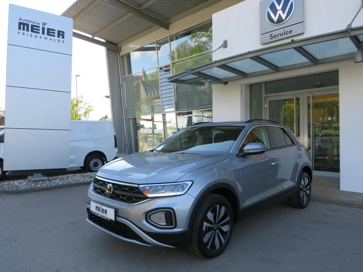 Volkswagen T-Roc Move 1.5TSI DSG AHK Navi Ganzjahr Kamera Argent - 2