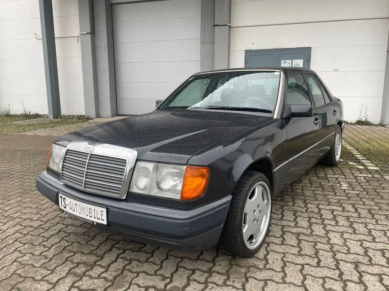 Mercedes-Benz E 230